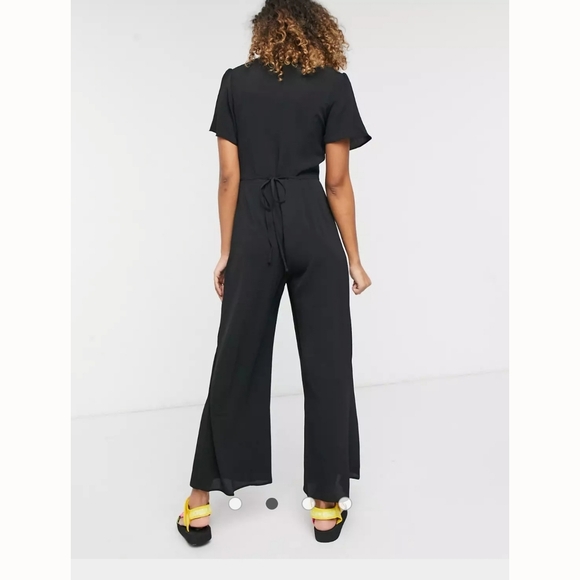 186 ASOS DESIGN bubble crepe short sleeve tea culotte jumpsuit in black - Picture 2 of 4